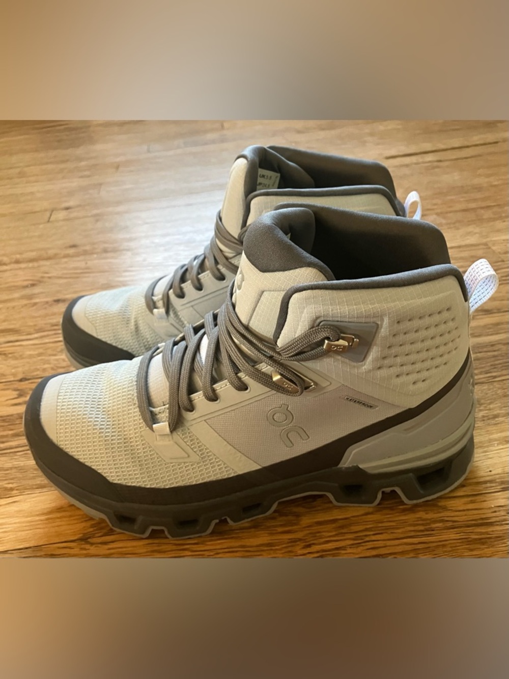 On Cloud Cloudrock Mid Hiking Boots Waterproof Gray 7.5 - Picture 2 of 6